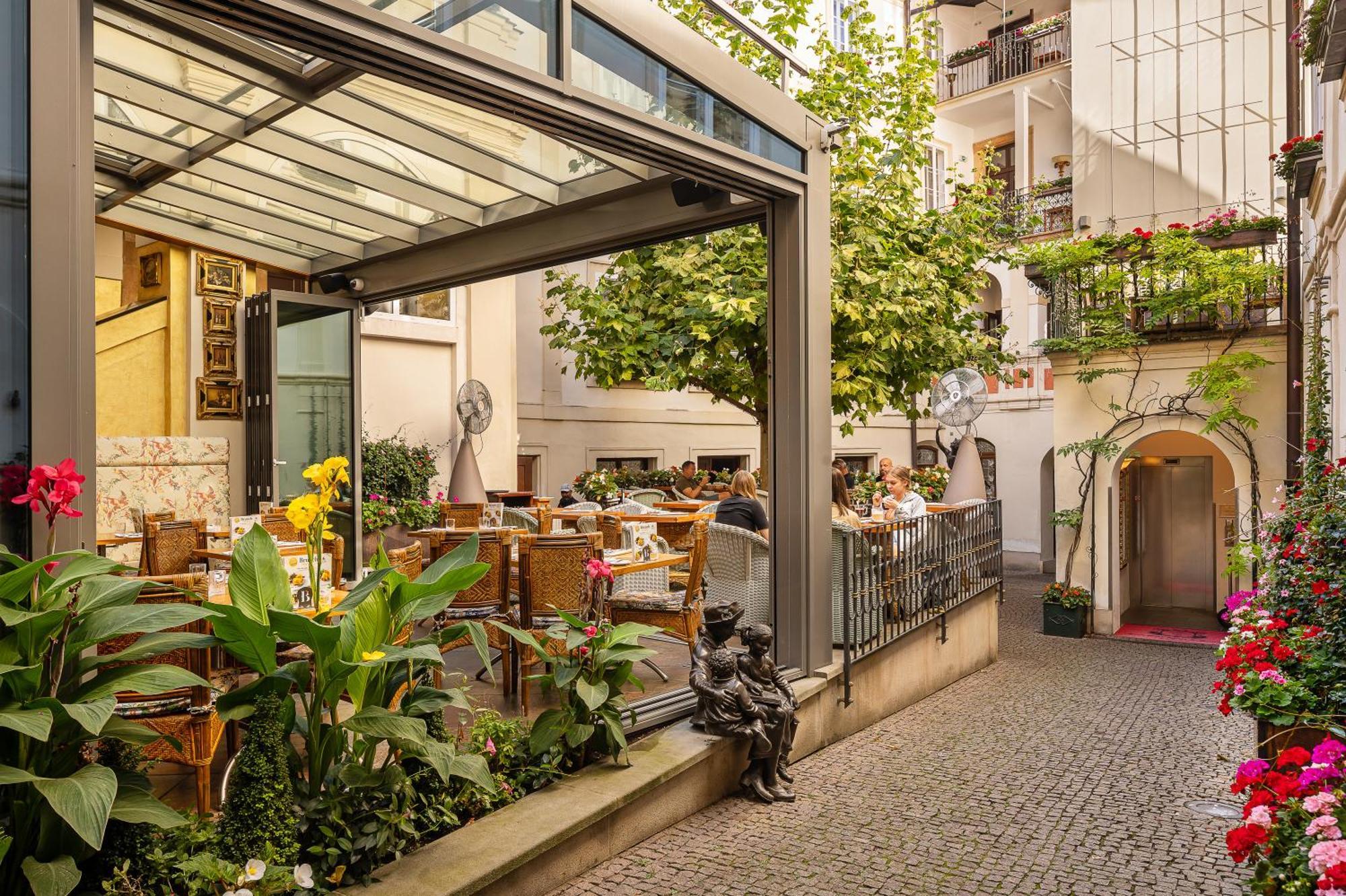 Iron Gate Hotel & Suites Prague By Bhg Exterior foto